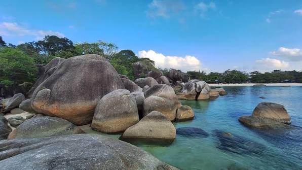 Pulau Laskar Pelangi Menikmati Belitung Dari Pantai